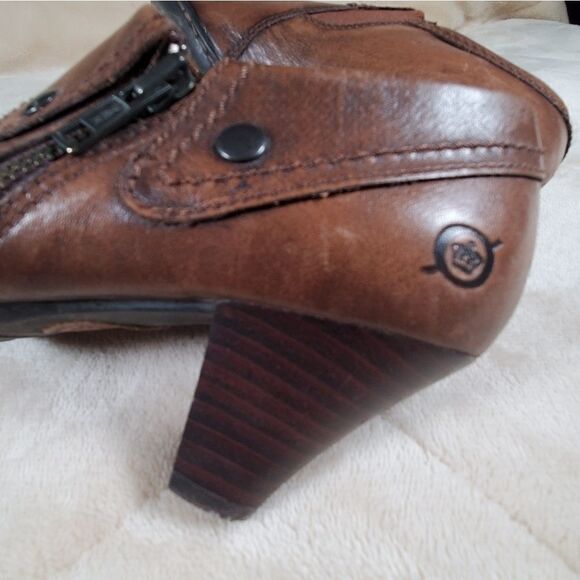 Born Tanya Leather Heeled Ankle Booties Boots Heel 2.5 Size 6 - Picture 5 of 10